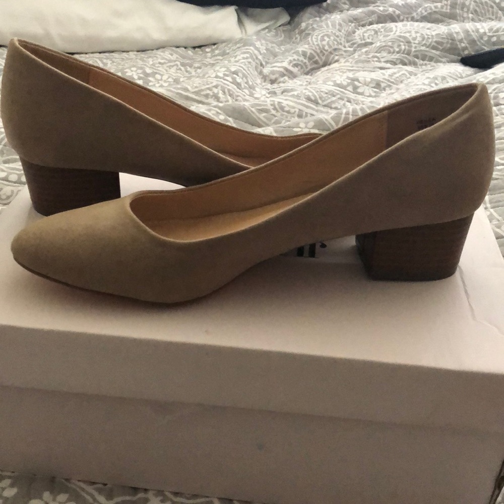 Pumps - Picture 2 of 4